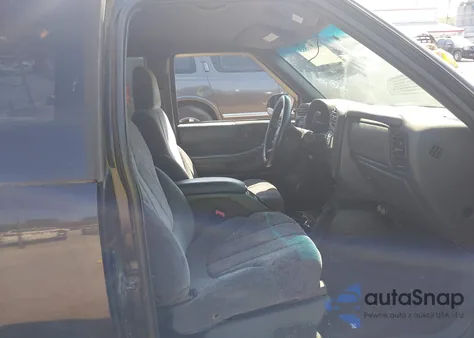 2000 GMC Sonoma Sls from USA, damaged, VIN 1GTCT19W4Y8195325